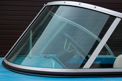 Лобовое стекло из монолитного поликарбоната